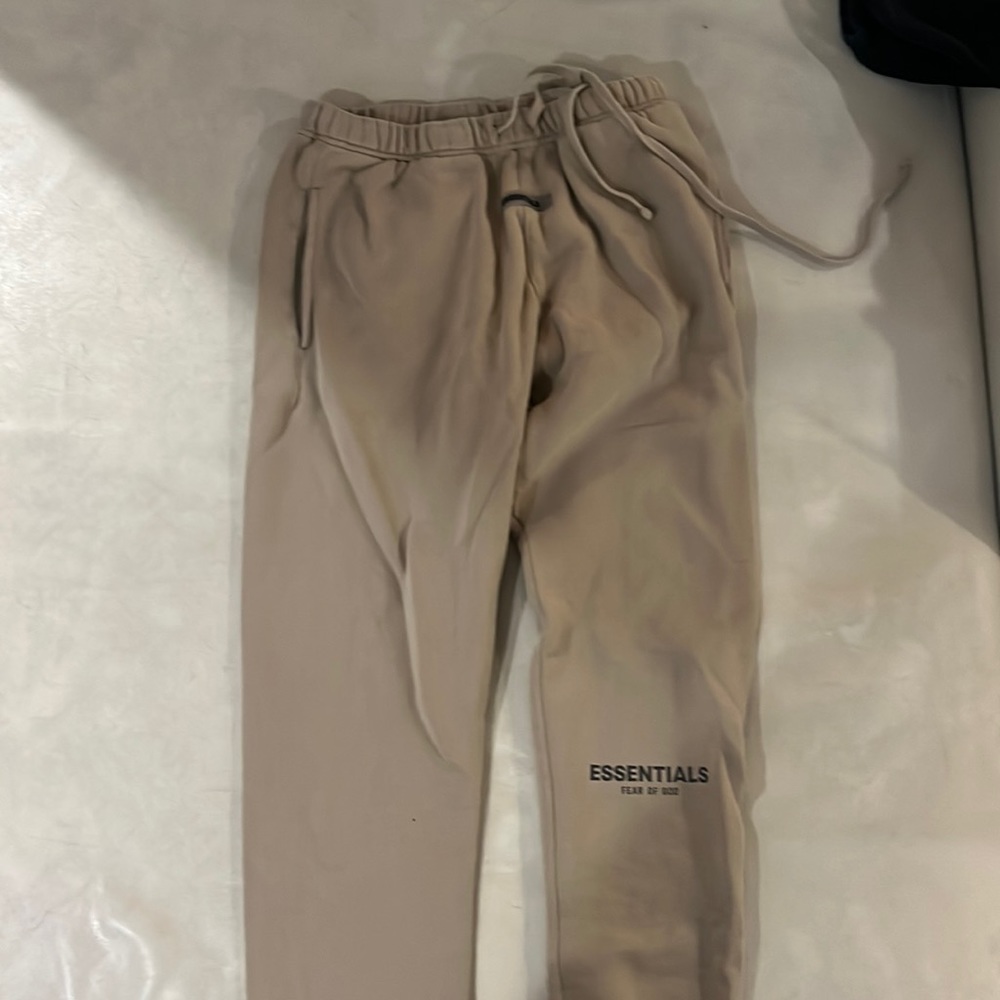 ESSENTIAL JOGGERS SIZE MEDIUM